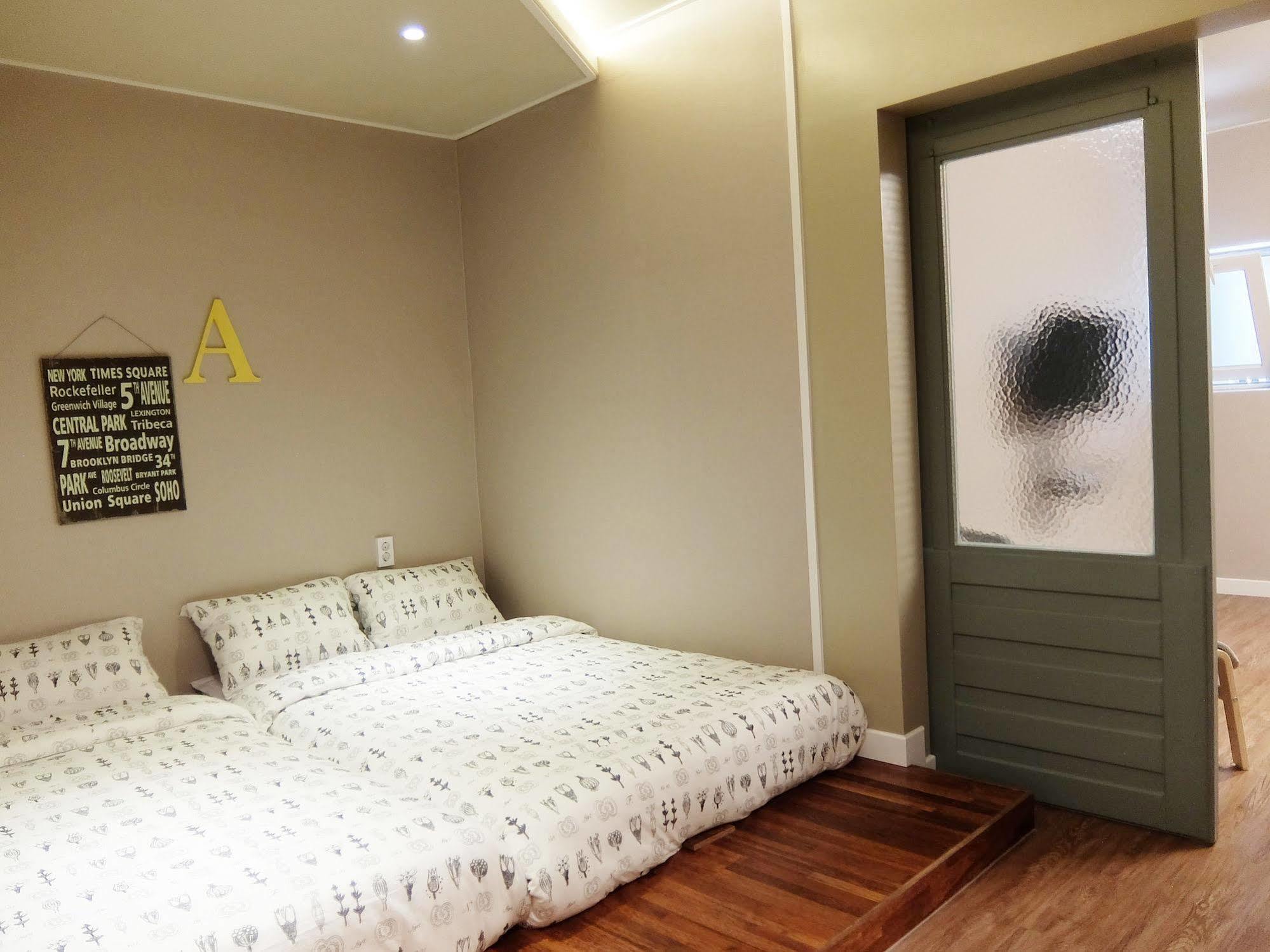 Hostel Vanilla 2 Dongdaemun Seoul Bagian luar foto