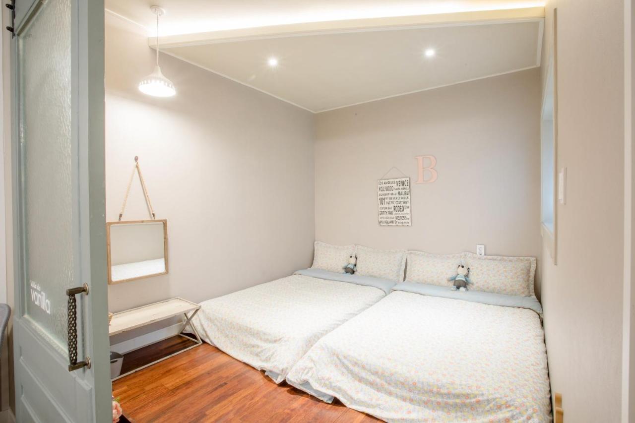 Hostel Vanilla 2 Dongdaemun Seoul Bagian luar foto